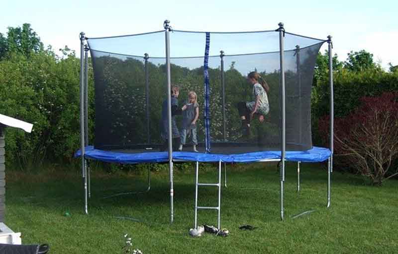 What to put under a trampoline? 5 Excellent Ideas!